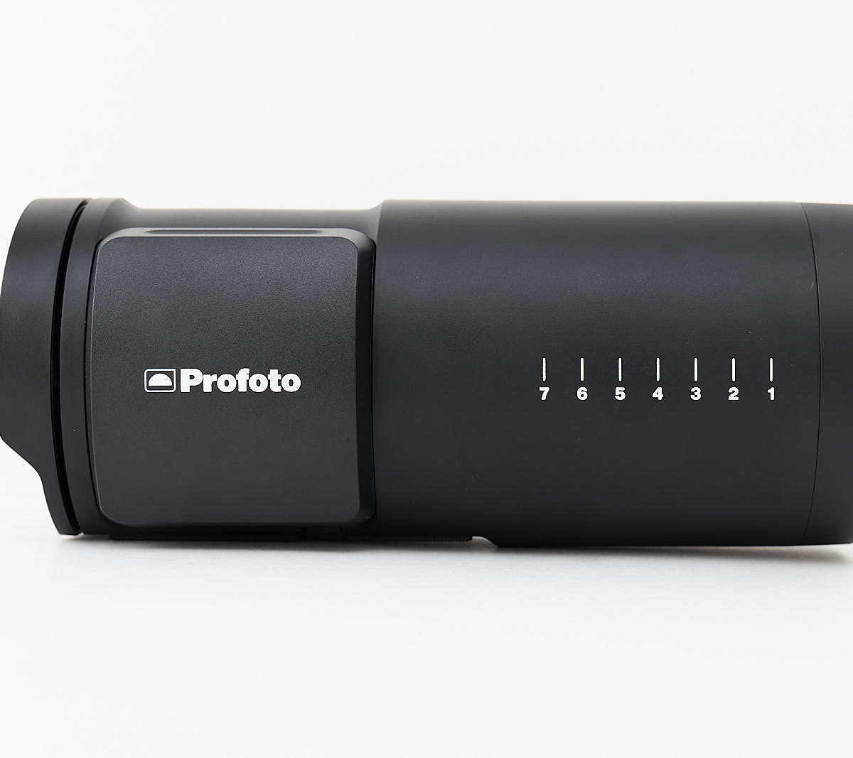持ち歩ける太陽「Profoto B10 Plus」は写真＆ビデオ撮影の強い